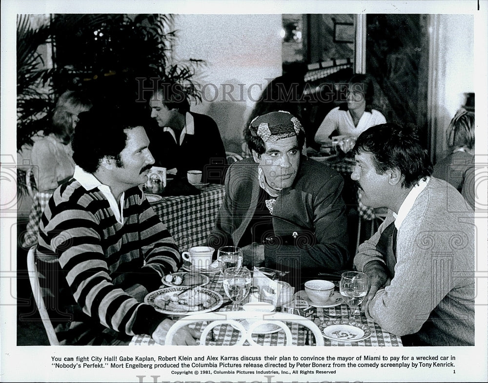 1981 Press Photo Gabe Kaplan, Robert Klein, Alex Karras &quot;Nobody&#39;s Perfekt&quot;- Historic Images