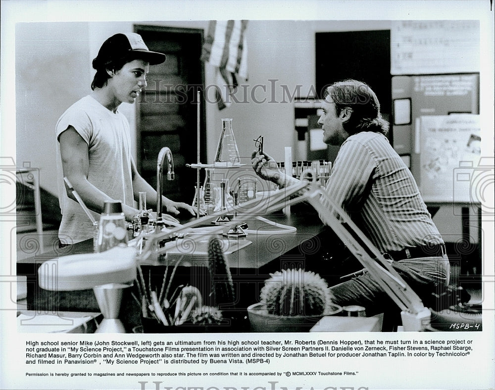 1985 Press Photo John Stockwell, Dennis Hopper &quot;My Science Project&quot;- Historic Images