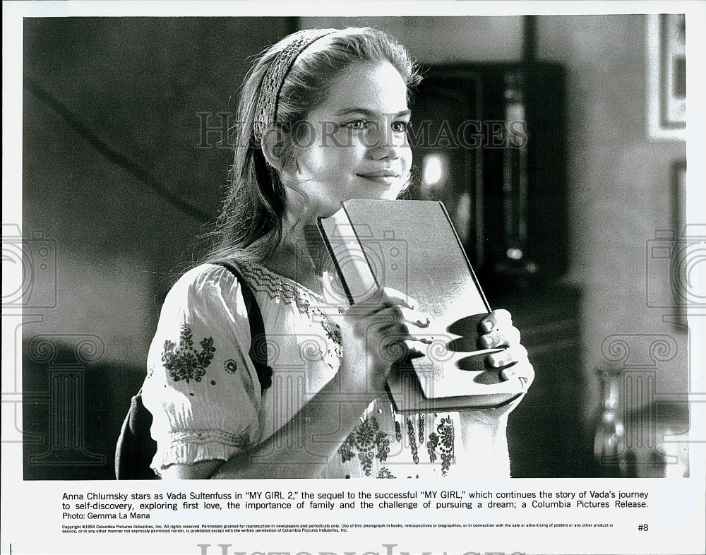 1994 Press Photo Anna Chlumsky as Vada Sultenfuss in "My Girl 2". - Historic Images