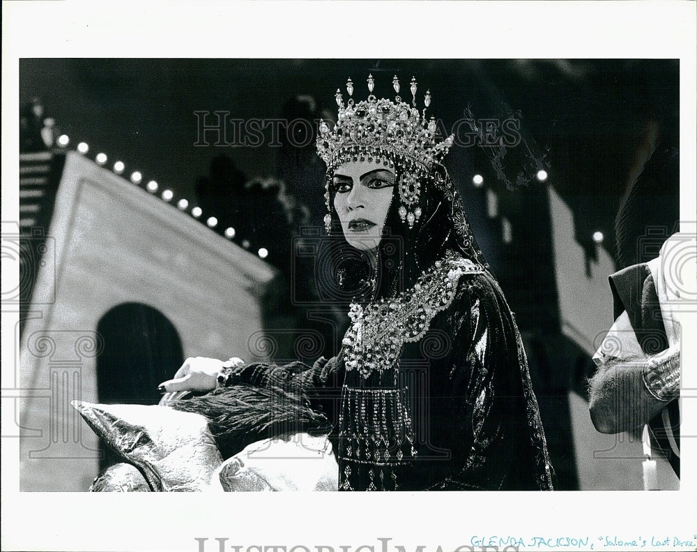 1988 Press Photo &quot;Salome&#39;s Last Dance&quot; starring Glenda Jackson- Historic Images