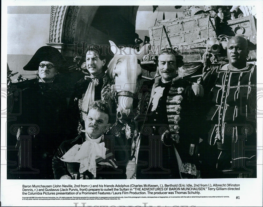 1988 Press Photo Actor John Neville in &quot;The Adventures of Baron Munchausen&quot;- Historic Images