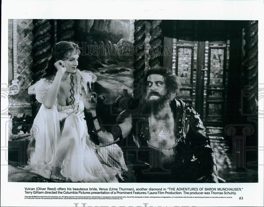 1988 Press Photo Actor Oliver Reed in &quot;The Adventures of Baron Munchausen&quot;- Historic Images