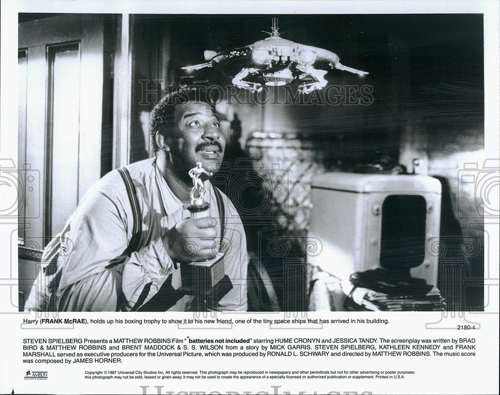 1988 Press Photo &quot;Batteries Not Included&quot; Frank McCrae- Historic Images