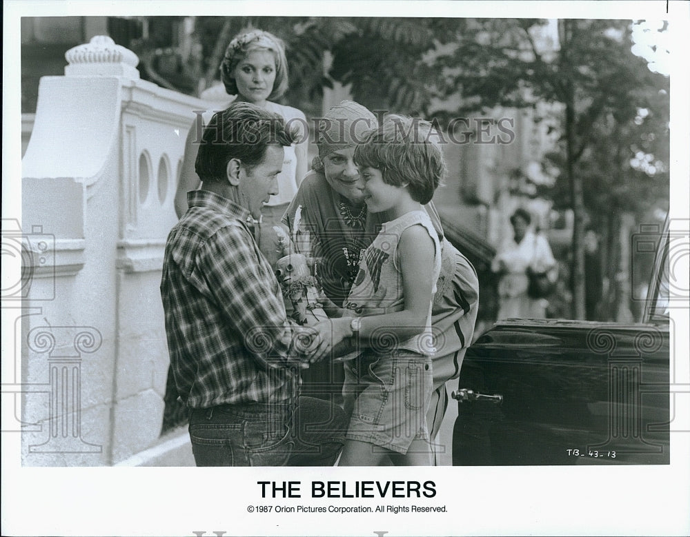 1987 Press Photo Martin Sheen in &quot;The Believers&quot;- Historic Images