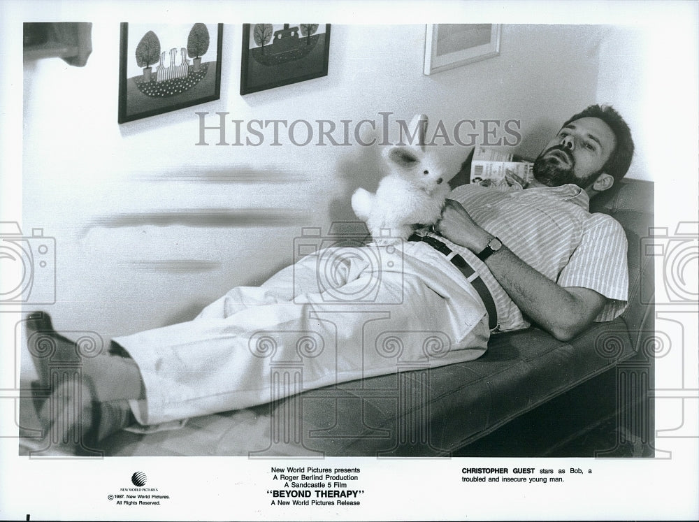 1987 Press Photo Christopher Guest as Bob in &quot;Beyond Therapy&quot;- Historic Images