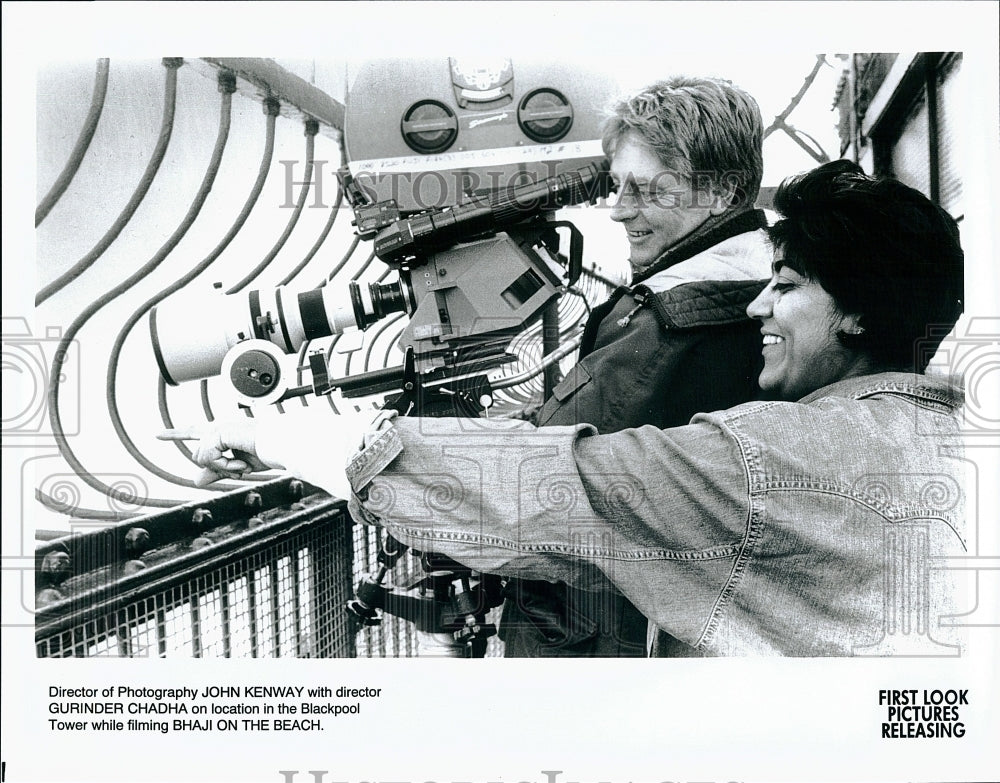 Press Photo Director John Kenway, Gurinder Chadha, &quot;Bhaji On The Beach&quot;- Historic Images