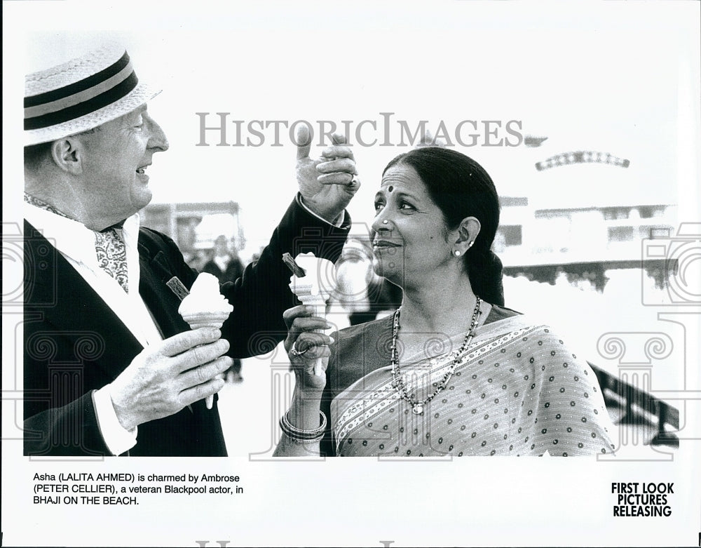 Press Photo Lauta Ahmed and Peter Cellier in &quot;Bhaji on the Beach&quot;- Historic Images