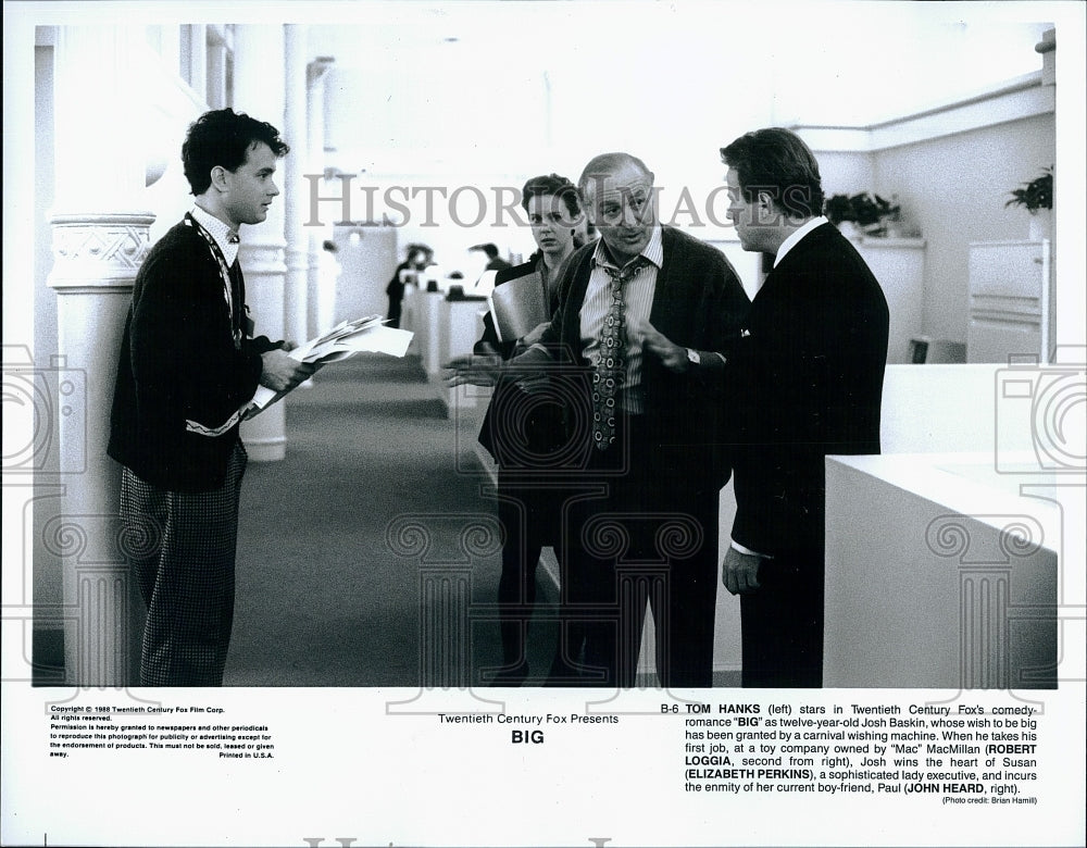 1988 Press Photo Tom Hanks Robert Loggia and Elizabeth Perkins in &quot;Big&quot;- Historic Images