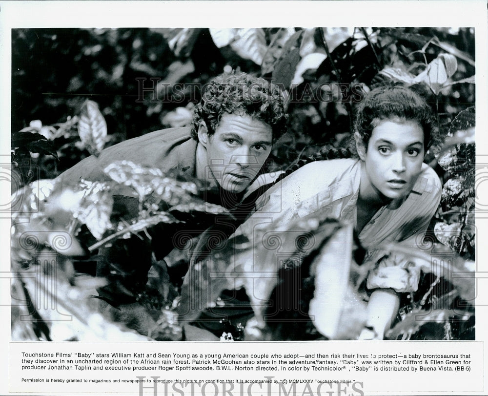 1985 Press Photo William Katt Actor Sean Yean Actress Baby Adventure Movie Film- Historic Images