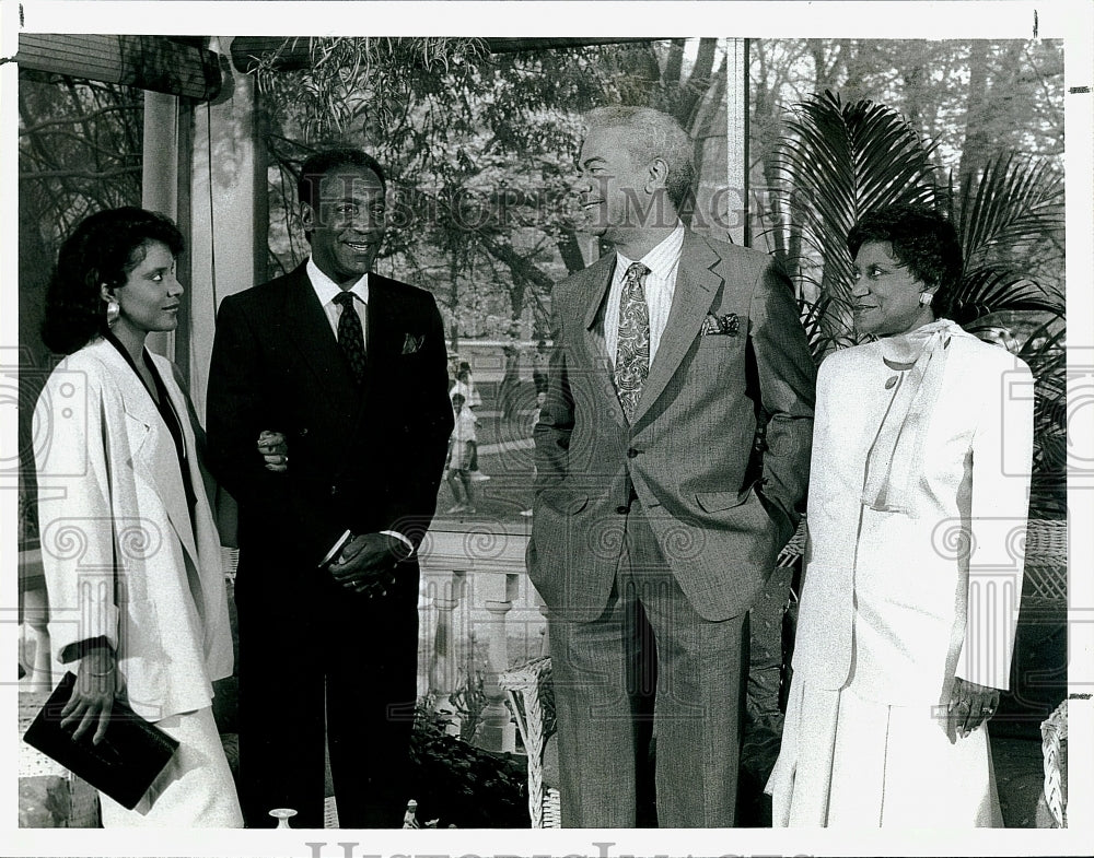 1987 Press Photo Scene From TV Series &quot;The Cosby Show&quot;- Historic Images