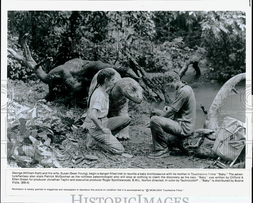 1985 Press Photo William Katt & Sean Young Star In "Baby"- Historic Images