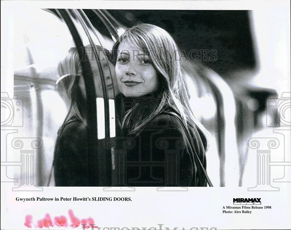 1998 Press Photo &quot;Sliding Doors&quot; Qwyneth Paltrow stars- Historic Images