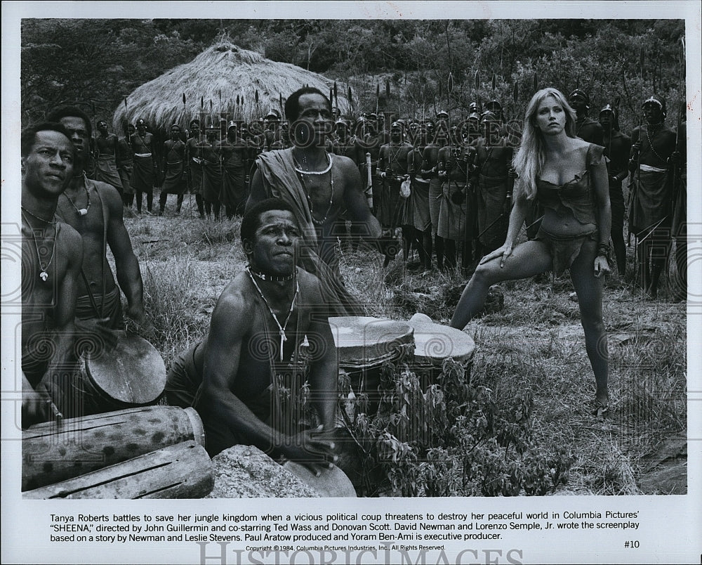 1984 Press Photo &quot;Sheena&quot; Tanya Roberts &amp; tribesmen- Historic Images