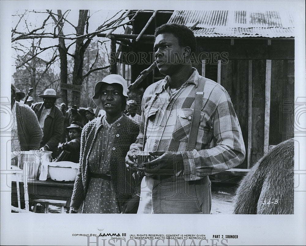 Press Photo Ebony Wright and Taj Mahal in &quot;Sounder Part 2&quot;- Historic Images