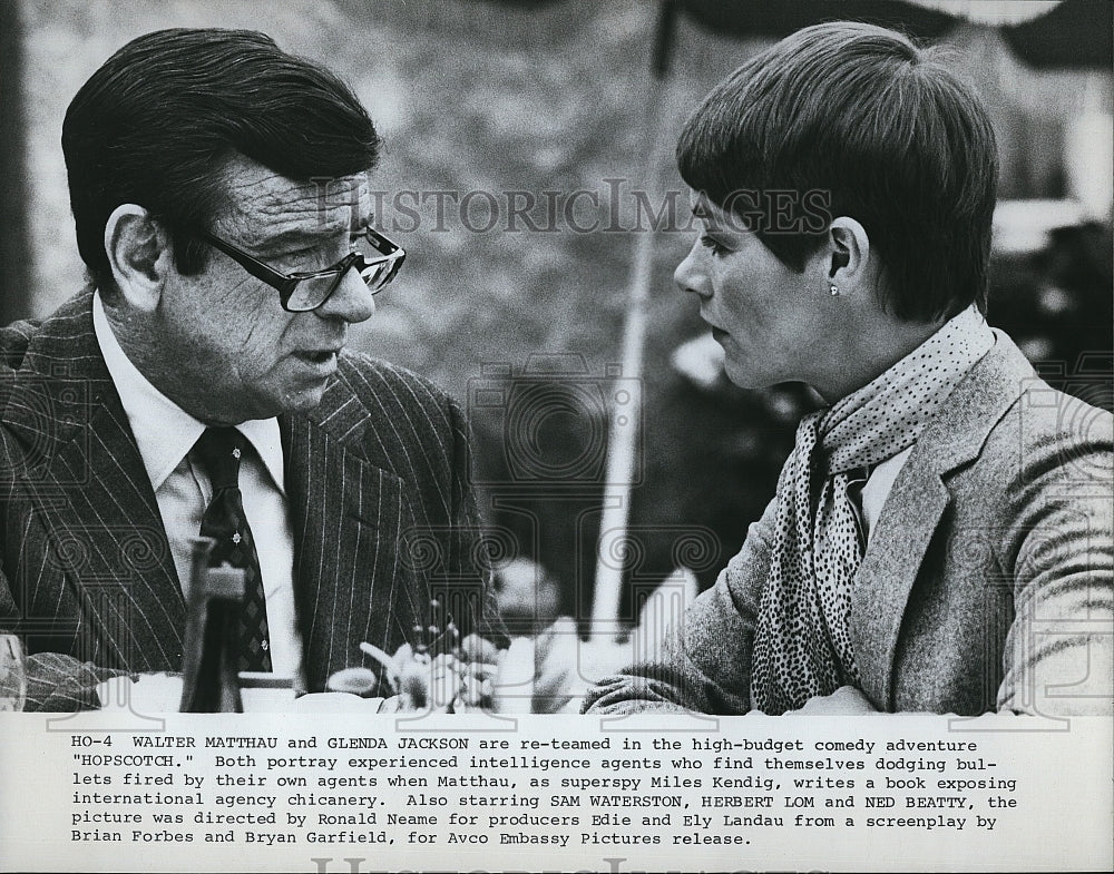 Press Photo Walter Matthau, Glenda Jackson, &quot;Hopscotch&quot;- Historic Images