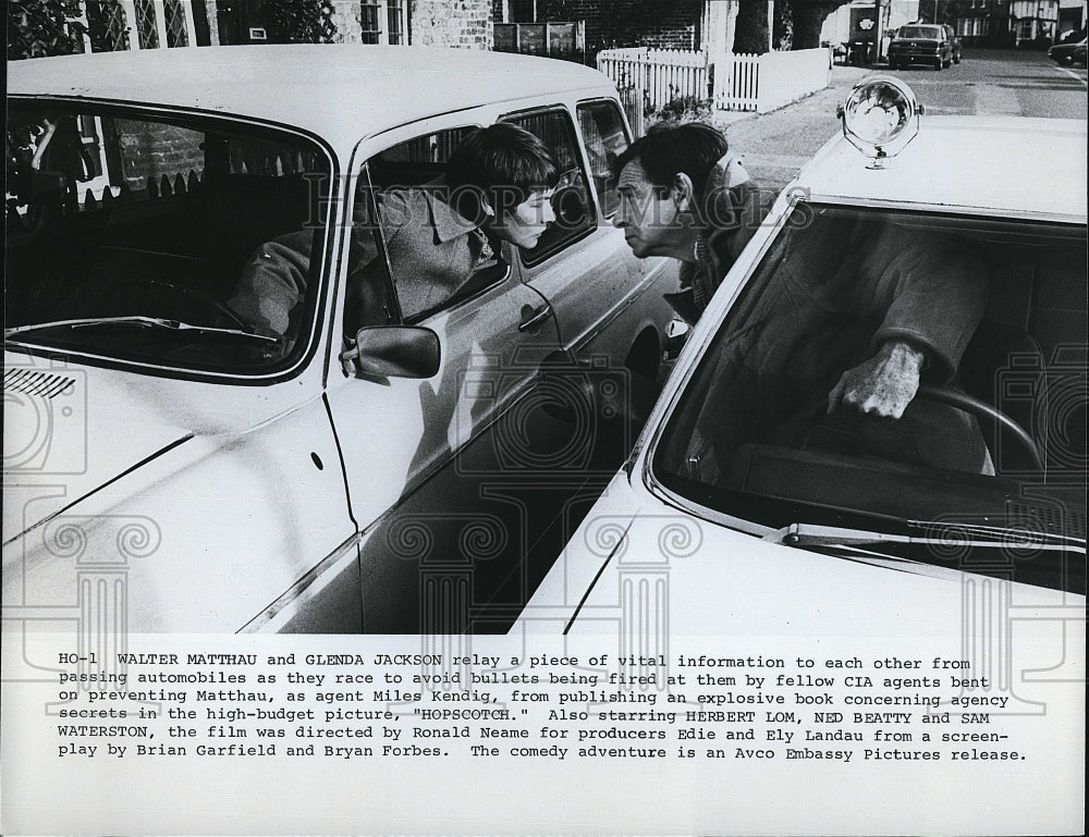 Press Photo Walter Matthau, Glenda Jackson, &quot;Hopscotch&quot;- Historic Images