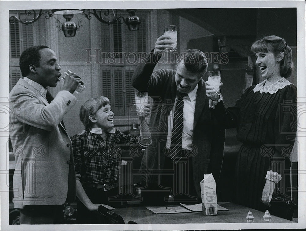 1982 Press Photo Benson Robert Guillaume, Missy Gold, James Noble Inga Swenson- Historic Images