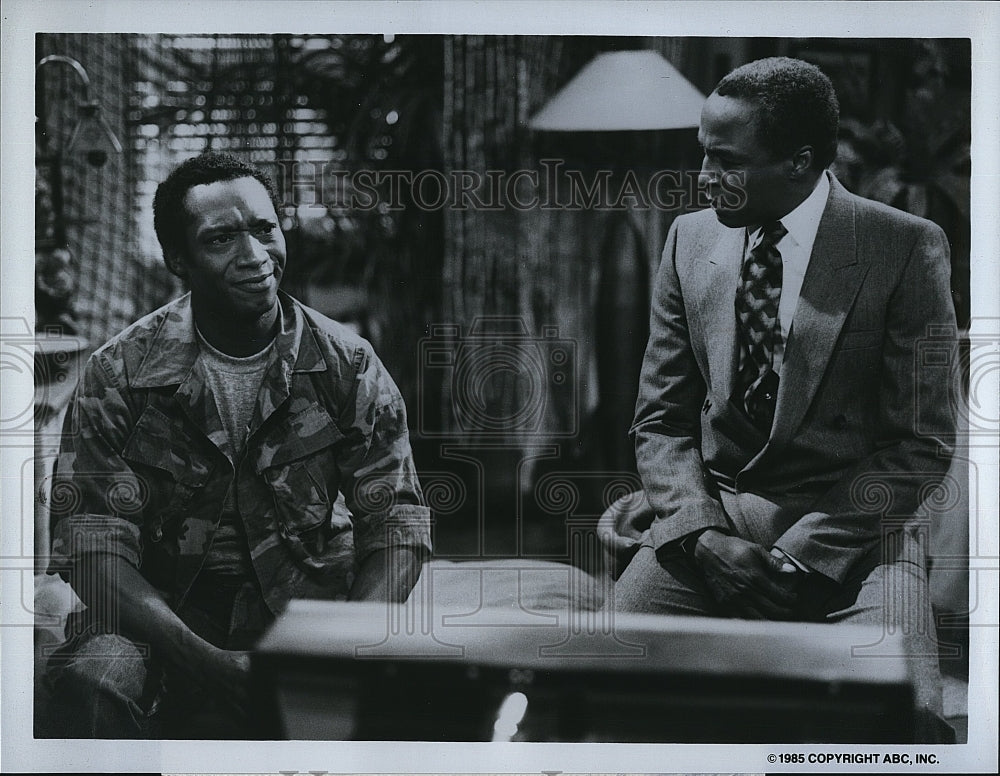 1986 Press Photo Actor Robert Guillaume &amp; Lionel Smith in &quot;Benson&quot;- Historic Images