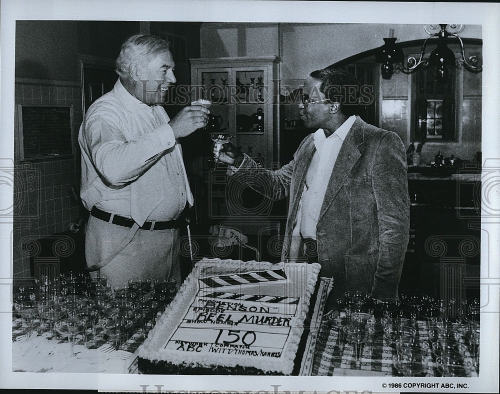 1986 Press Photo Actor Robert Guillaume &amp; George Kennedy in &quot;Benson&quot;- Historic Images