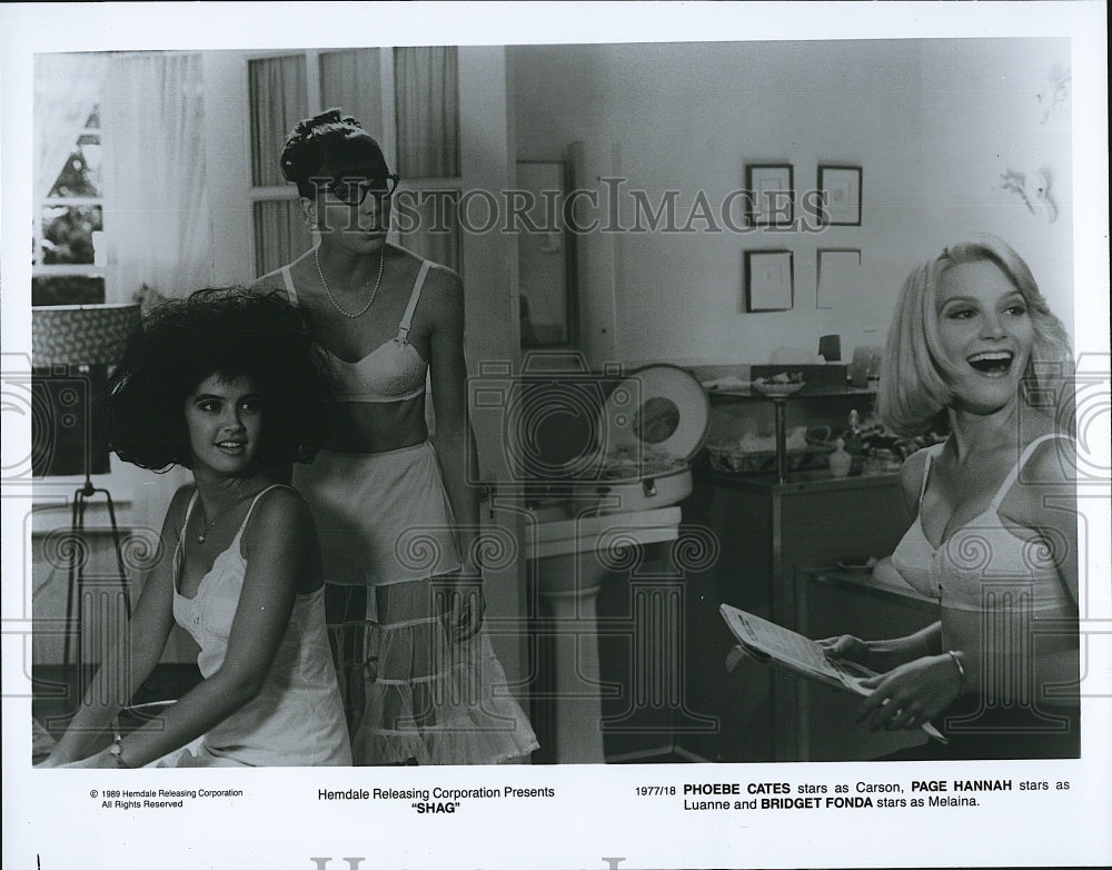 1989 Press Photo Phoebe Cates, Page Hannah, Bridget Fonda, &quot;Shag&quot;- Historic Images