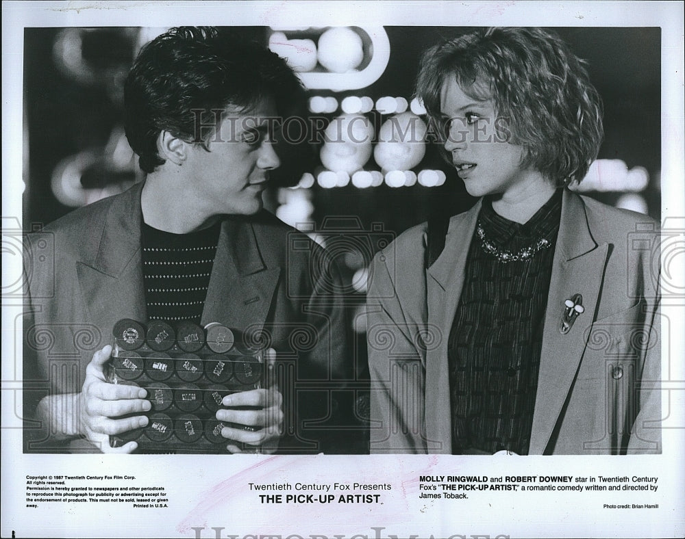 1987 Press Photo Actor Robert Downey &amp; Molly Ringwald in &quot;The Pick Up Artist&quot;- Historic Images