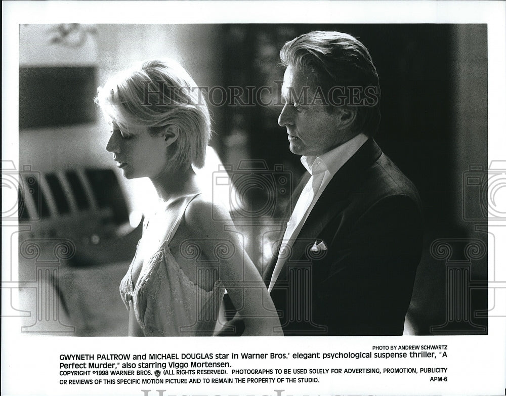 1998 Press Photo Michael Douglas, Gwyneth Paltrow &quot;A Perfect Murder&quot;- Historic Images