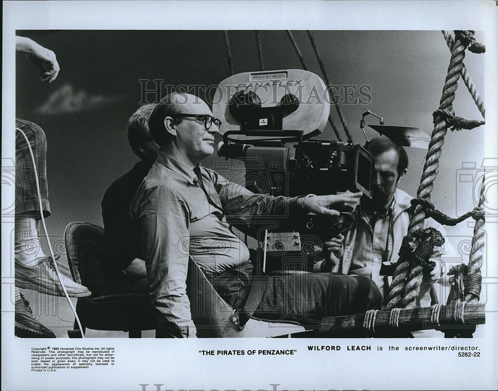 1983 Press Photo Wilford Leach Screenwriter Director On Set Pirates Penzance- Historic Images