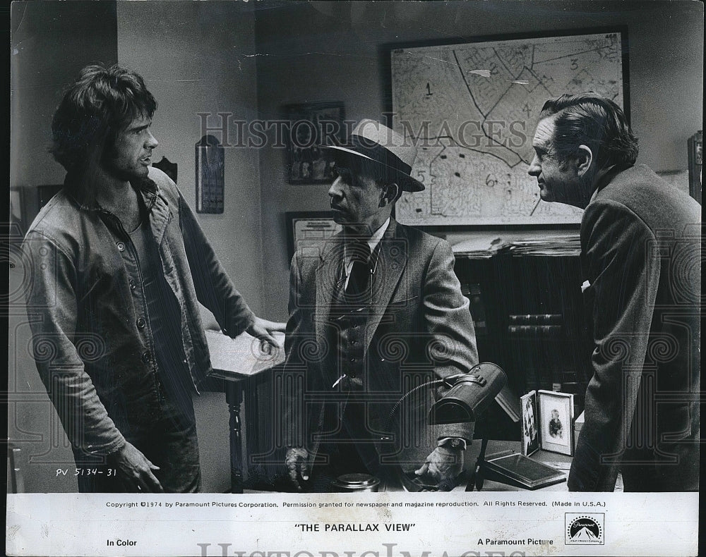 1974 Press Photo Warren Beatty, Hume Cronyn, Robert Lieb in &quot;The Parallax View&quot;- Historic Images