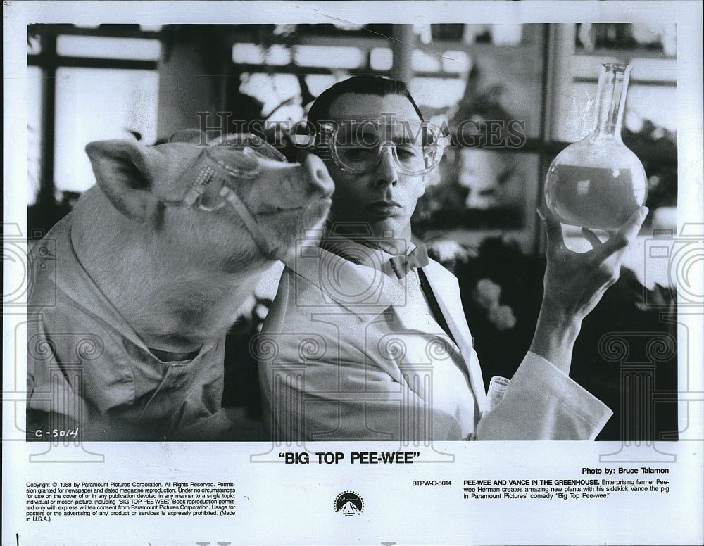 1988 Press Photo Pee-Wee Herman, Vance the Pig &quot;Big Top Pee-Wee&quot;- Historic Images