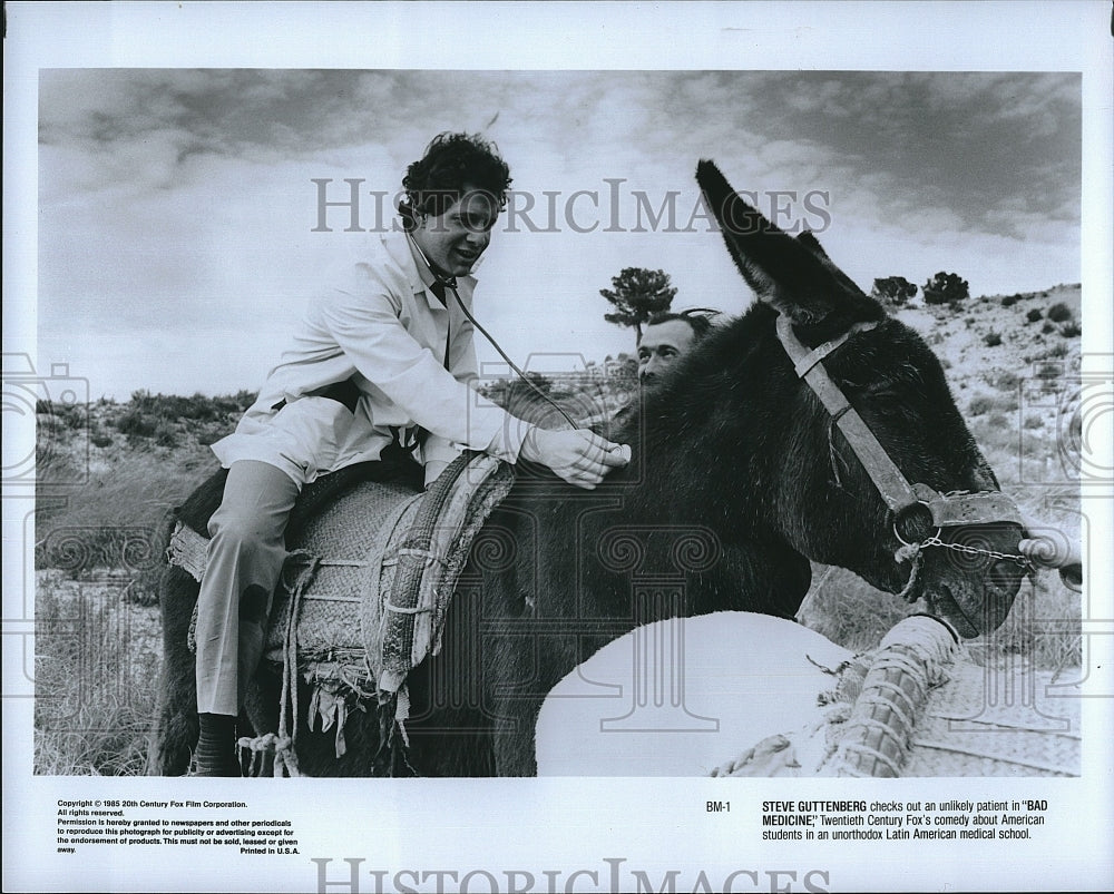 1985 Press Photo &quot;Bad Medicine&quot; starring Steve Guttenberg- Historic Images