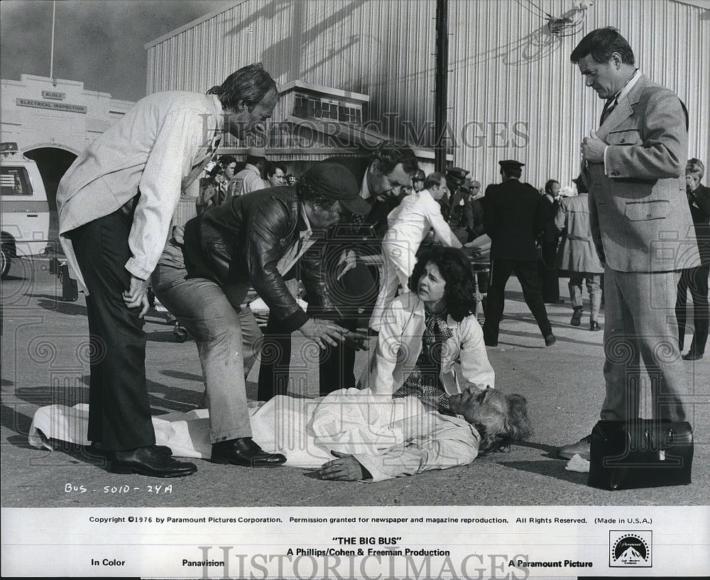 1976 Press Photo H. Hesseman, Ned Beatty, W. Brooke, S. Channing &quot;The Big Bus&quot;- Historic Images