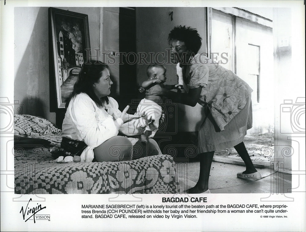 1988 Press Photo "Bagdad Cafe" starring CCH Pounder, Marianne Sagebrecht- Historic Images