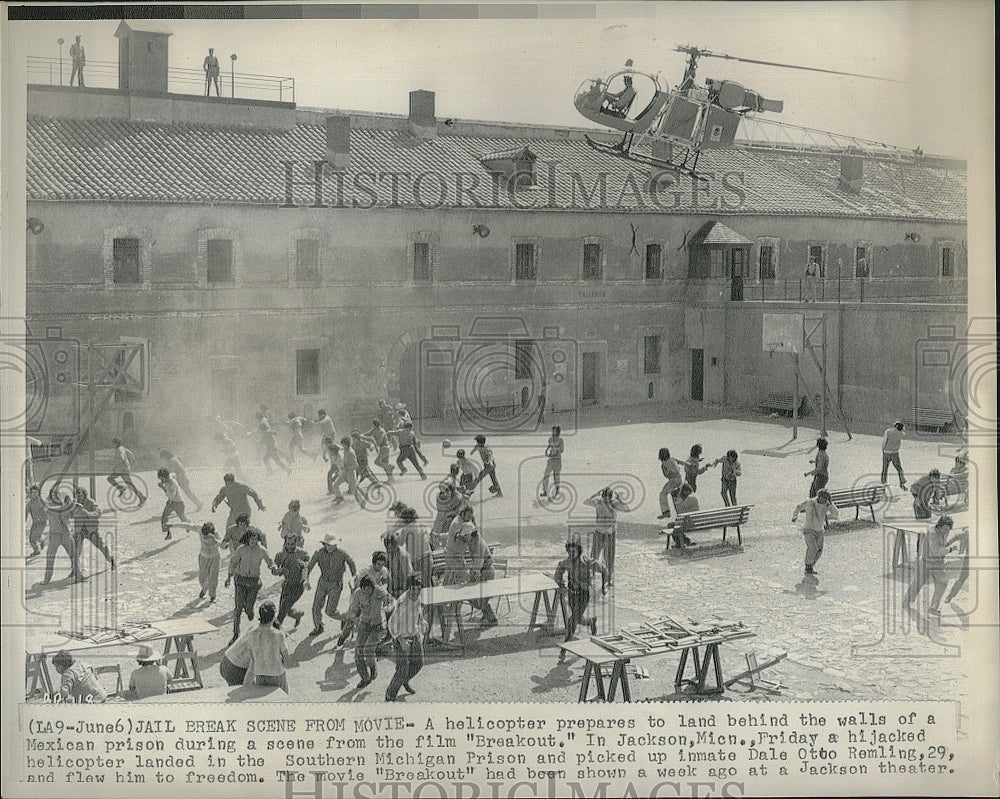 Press Photo Movie Scene From &quot;Breakout&quot;- Historic Images