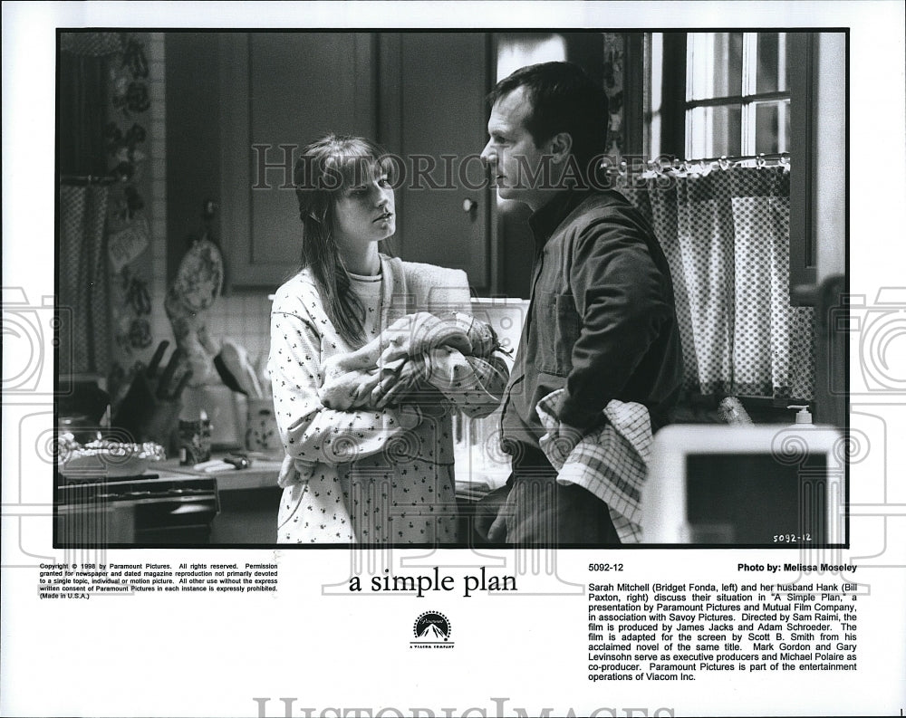 1998 Press Photo Bridget Fonda and Bill Paxton in &quot;A Simple Plan&quot;- Historic Images