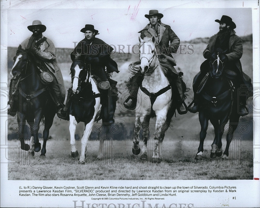 1985 Press Photo Danny Glover, Kevin Costner, S. Glenn, Kevin Kline &quot;Silverado&quot;- Historic Images