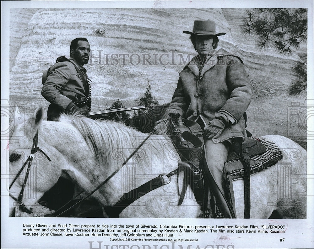 1985 Press Photo Danny Glover, Scott Glenn in &quot;Silverado&quot;- Historic Images