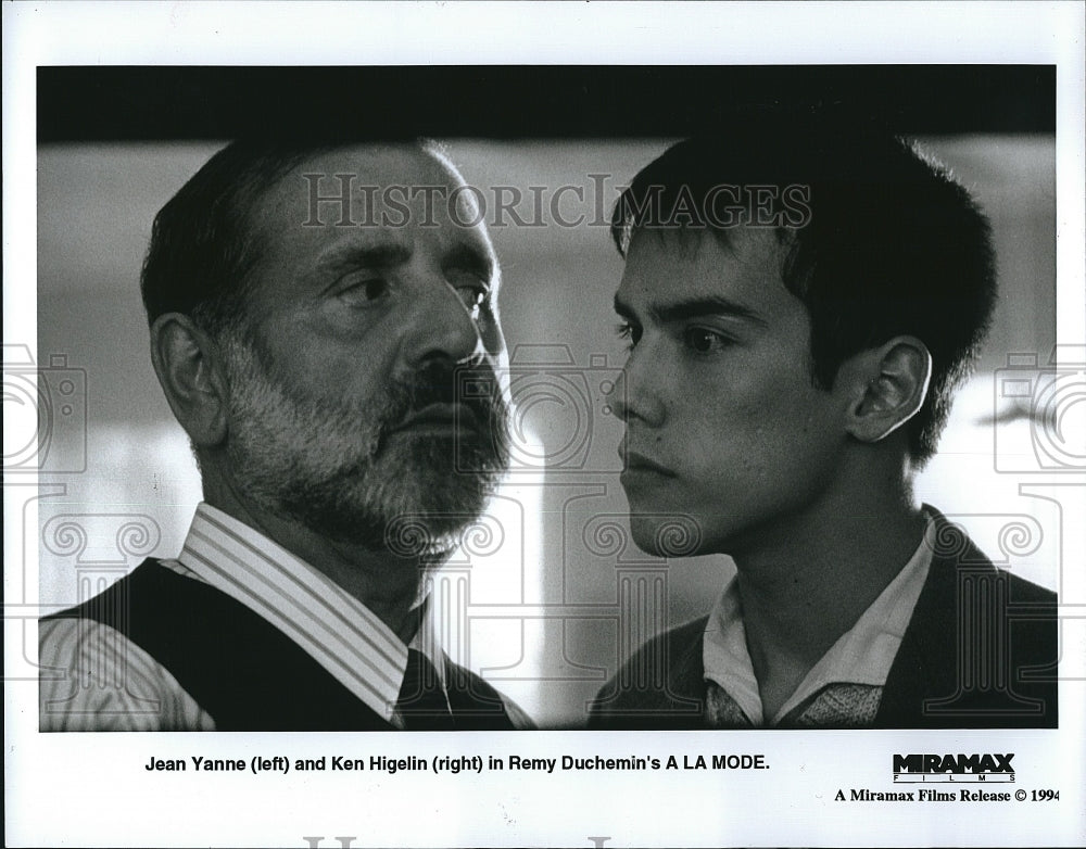 1994 Press Photo Jean Yanne Actor Ken Higelin A La Mode Comedy Movie Film- Historic Images