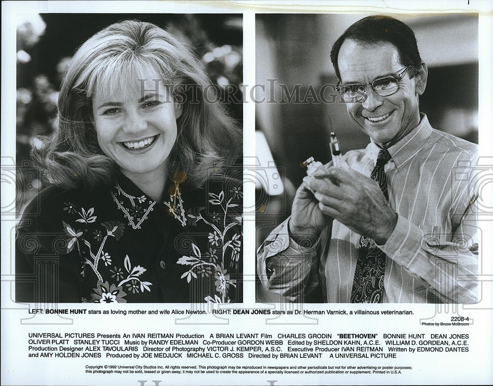 1992 Press Photo Bonnie Hunt Actress Dean Jones Actor Beethoven Film Movie Scene- Historic Images