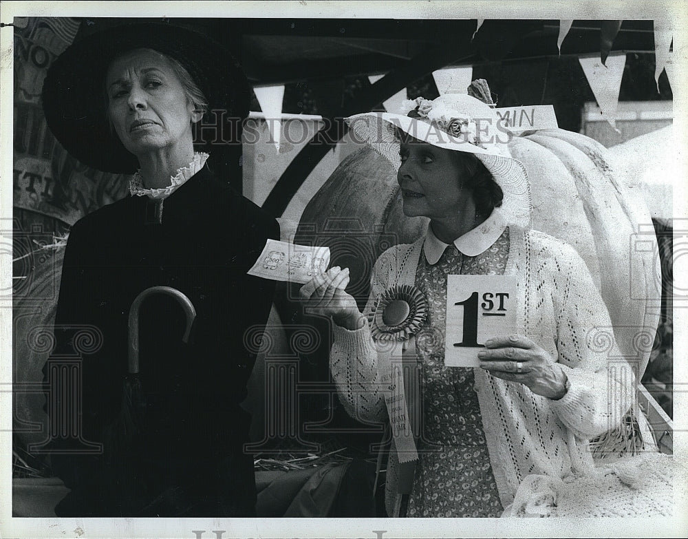 1986 Press Photo Polly Holliday, June Lockhart &quot;Amazing Stories&quot;- Historic Images