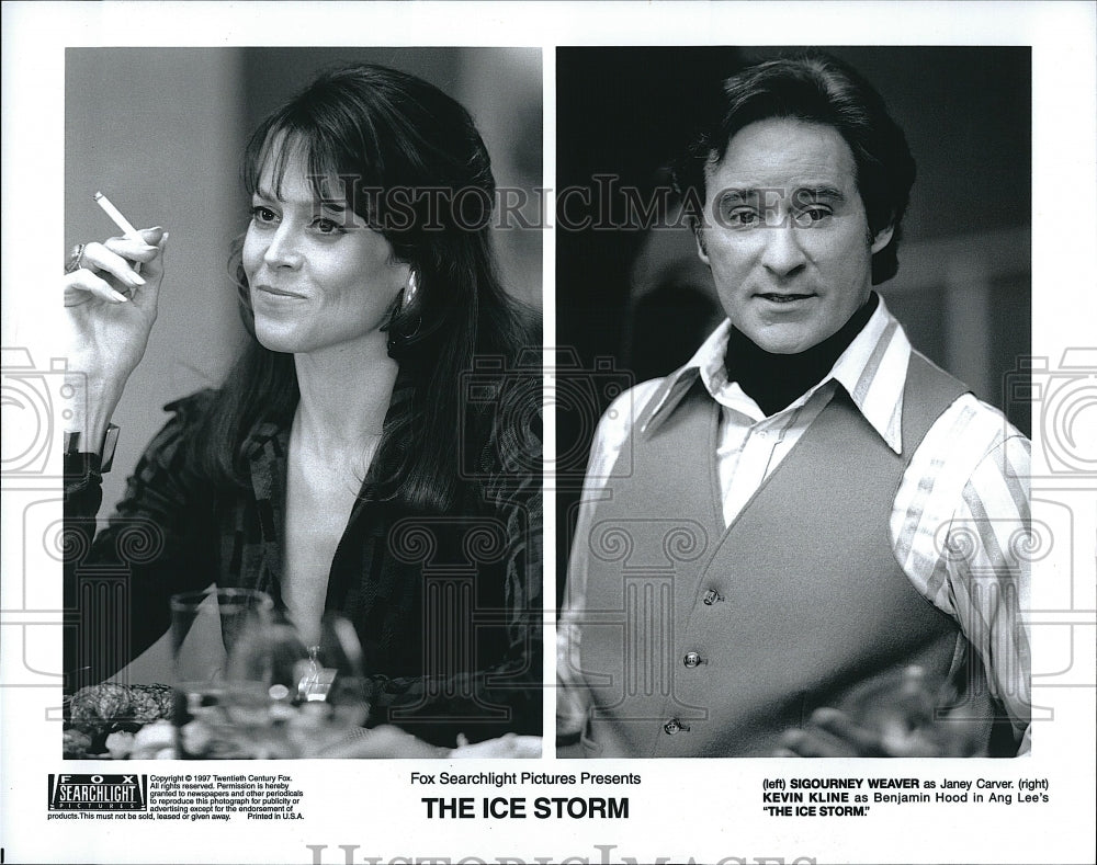 1997 Press Photo Sigourney Weaver, Kevin Kline, &quot;The Ice Storm&quot;- Historic Images