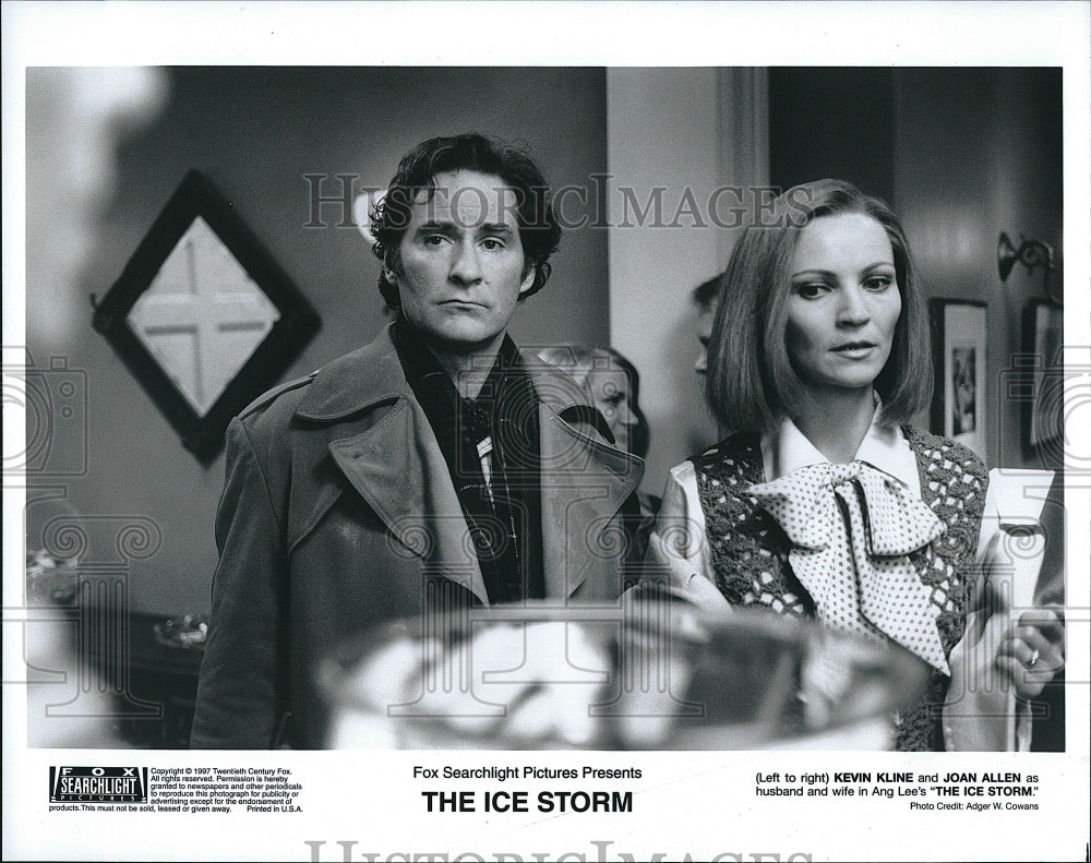 1997 Press Photo Kevin Kline, Joan Allen, &quot;The Ice Storm&quot;- Historic Images