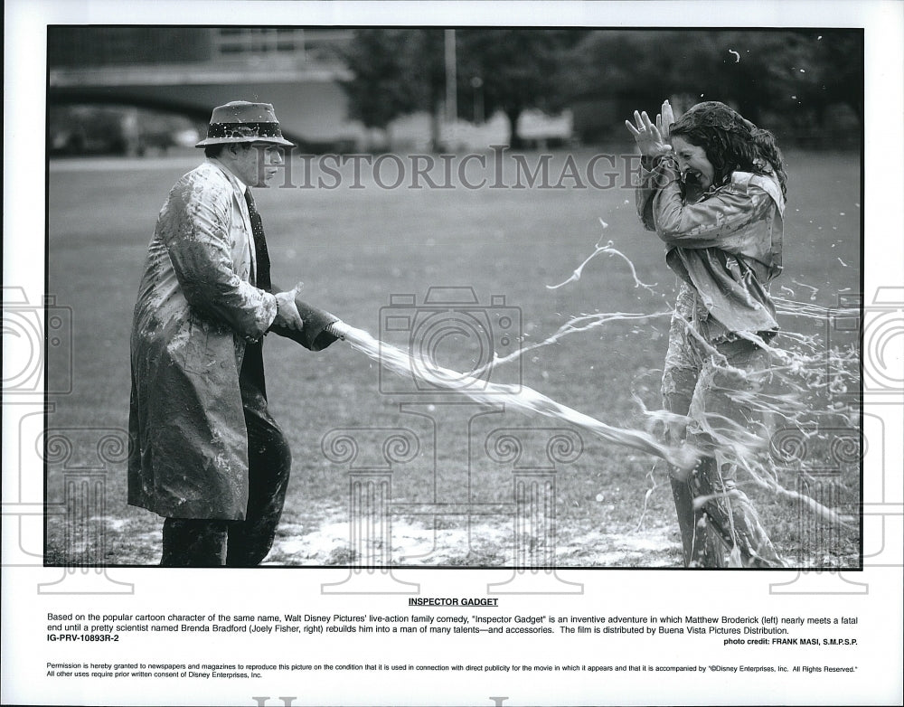 1998 Press Photo Actor Matthew Broderick &amp; Joely Fisher In &quot;Inspector Gadget&quot; - Historic Images