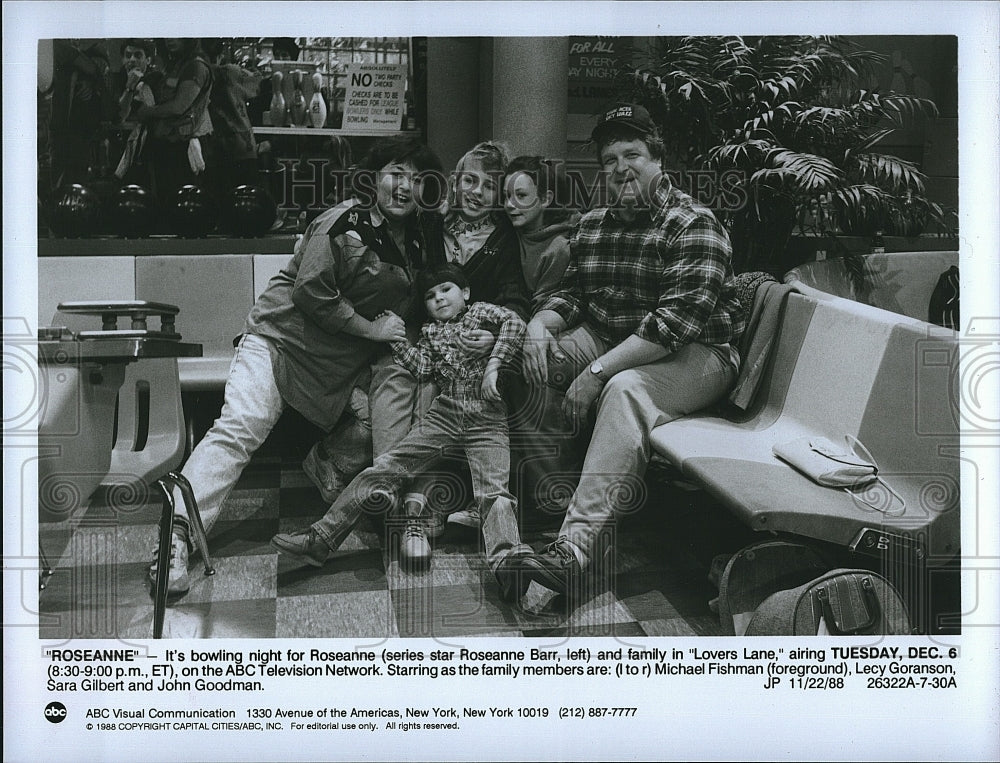 1988 Press Photo Actress Roseanne Barr &amp; John Goodman In &quot;Roseanne&quot;- Historic Images