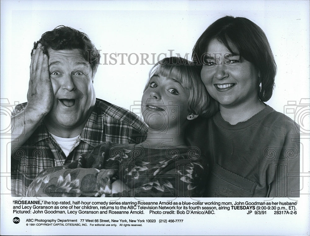 1991 Press Photo Actor John Goodman,Roseanne,Lecy Groanson In &quot;Roseanne&quot; - Historic Images