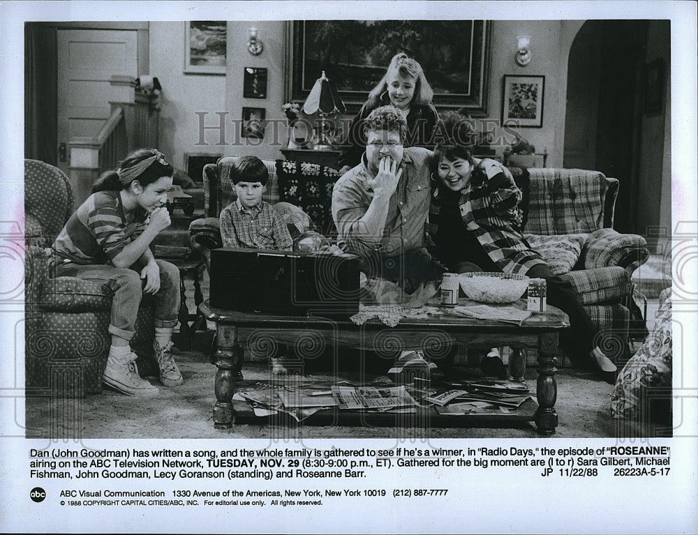 1988 Press Photo Actor John Goodman &amp; Roseanne Arnold In &quot;Roseanne&quot;- Historic Images