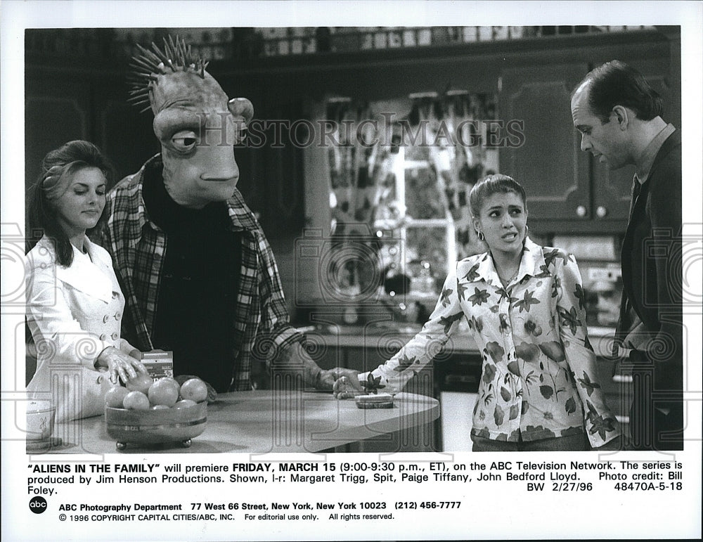 1996 Press Photo Actor John Bedford Lloyd,Paige Tiffany &quot;Aliens In The Family&quot;- Historic Images