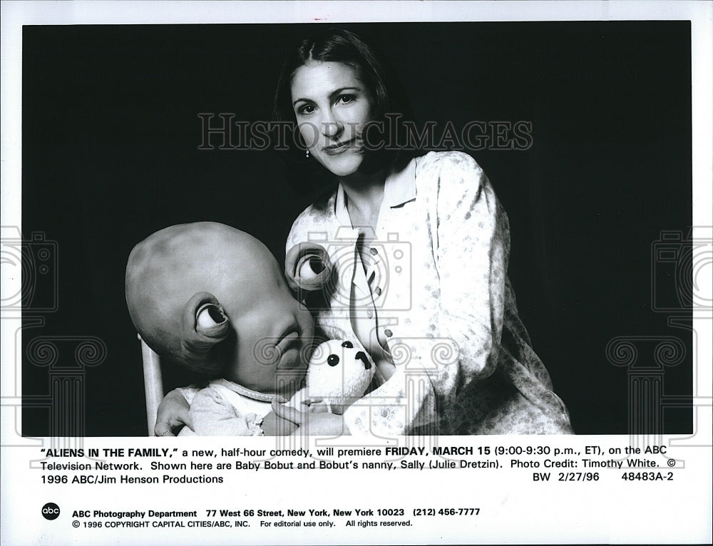 1996 Press Photo Actress Julie Dretzin In &quot;Aliens In the Family&quot; - Historic Images