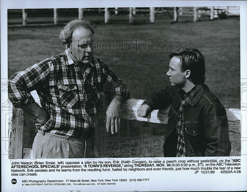 1989 Press Photo Brian Smiar &amp; Keith Coogan Star In &quot;A Town&#39;s Revenge&quot;- Historic Images