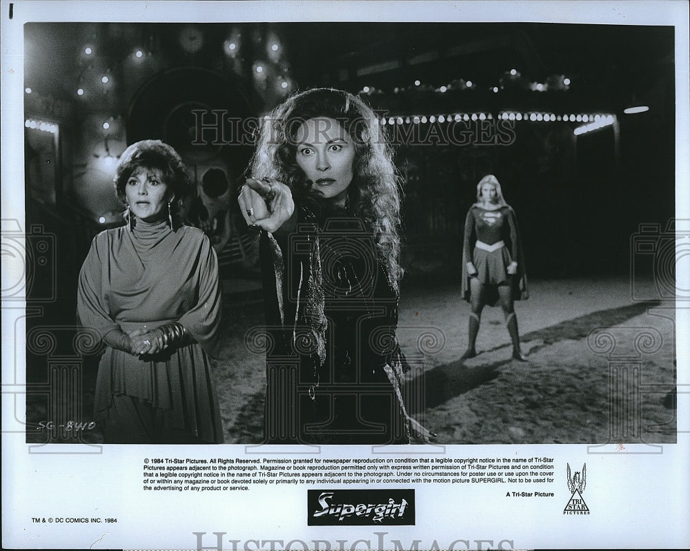 1984 Press Photo Supergirl Film Faye Dunaway Brenda Vaccaro Helen Slater Scene- Historic Images