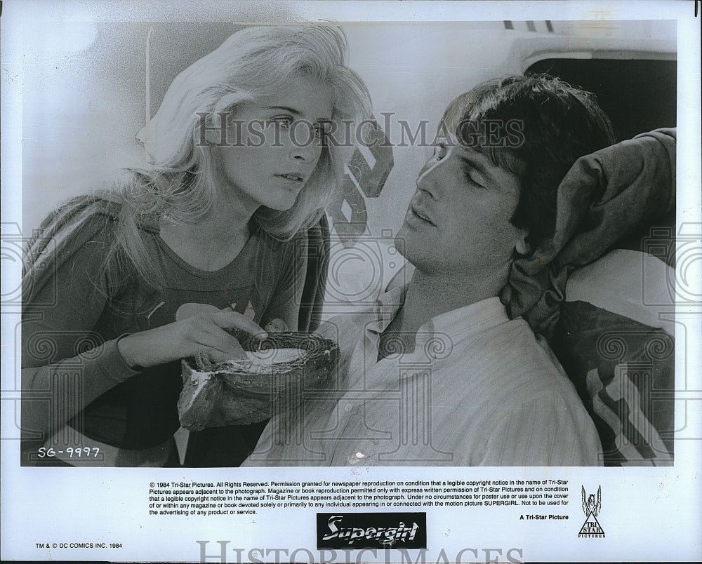 1984 Press Photo Supergirl Film Actors Helen Slater Hart Bochner Hospital Scene- Historic Images